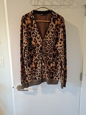 Simons Classic Black & Tan Leopard Print V-neck Cotton Cardigan (Size M)